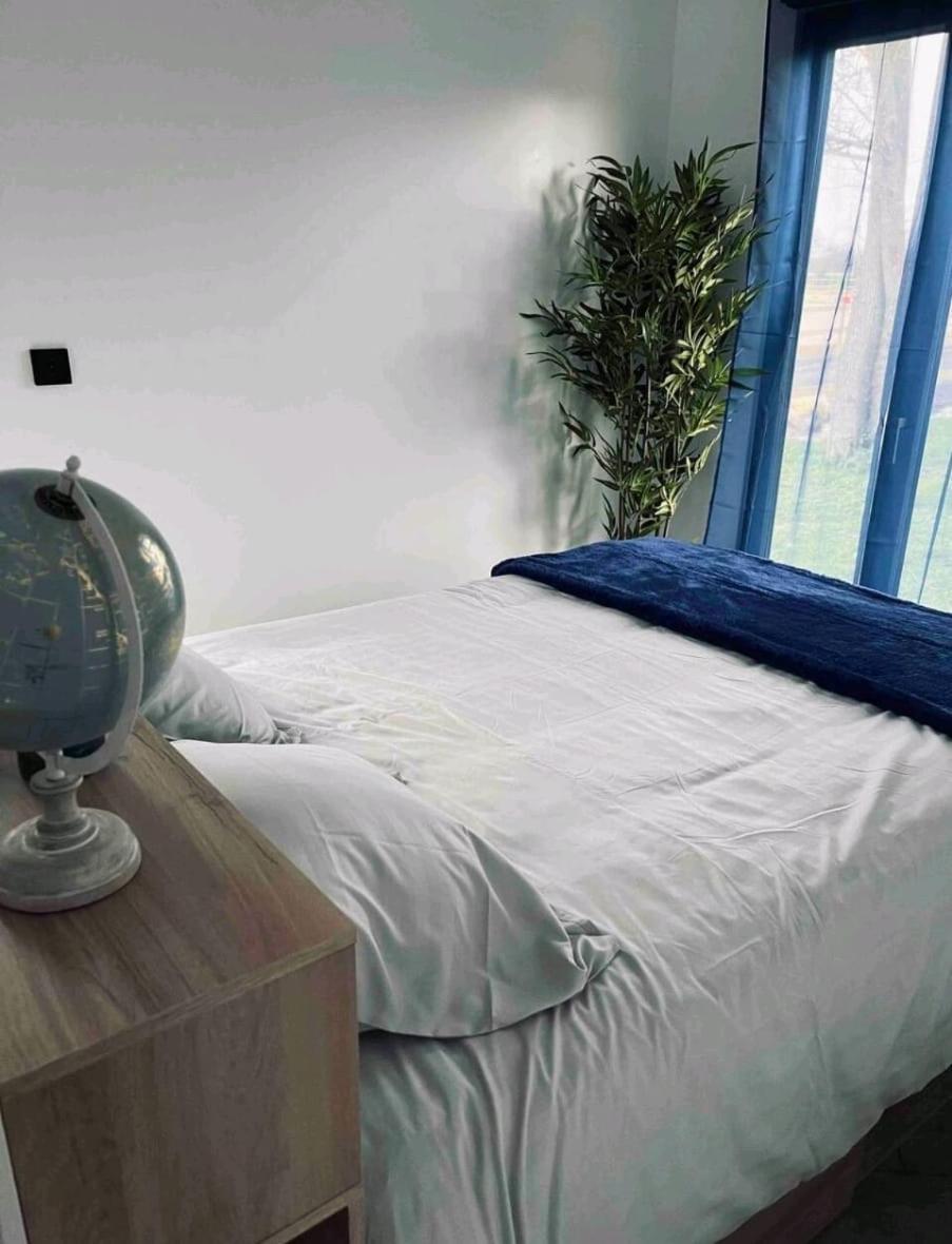 Petit Chalet Au Coeur De La Foret Proche Disney La Houssaye-en-Brie Екстериор снимка